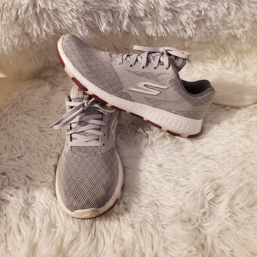 Sketches go walk cool sneakers sz8